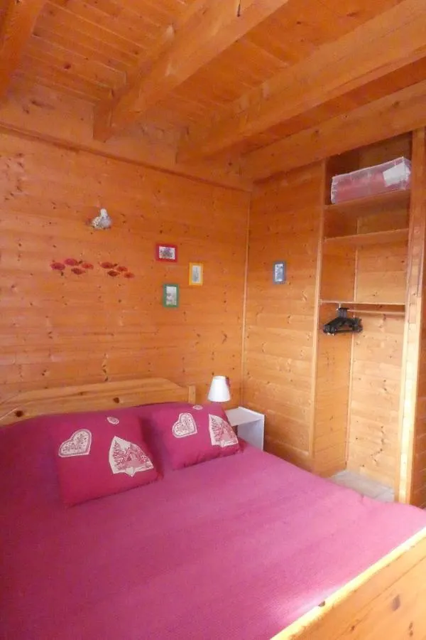 Les Chalets De La Vigne Grande Saint-Floret 0*,  France